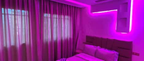 2 bedrooms, iron/ironing board, internet, bed sheets