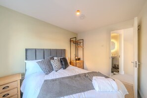 Bügeleisen/Bügelbrett, Reisekinderbett, WLAN, Bettwäsche