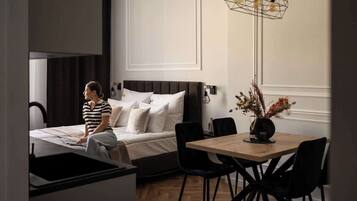 Iron/ironing board, travel cot, WiFi, bed sheets