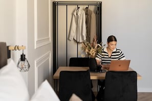 Dining - Charm & Chic Suite 33.8 | Main Old Town & Planty (Kraków)