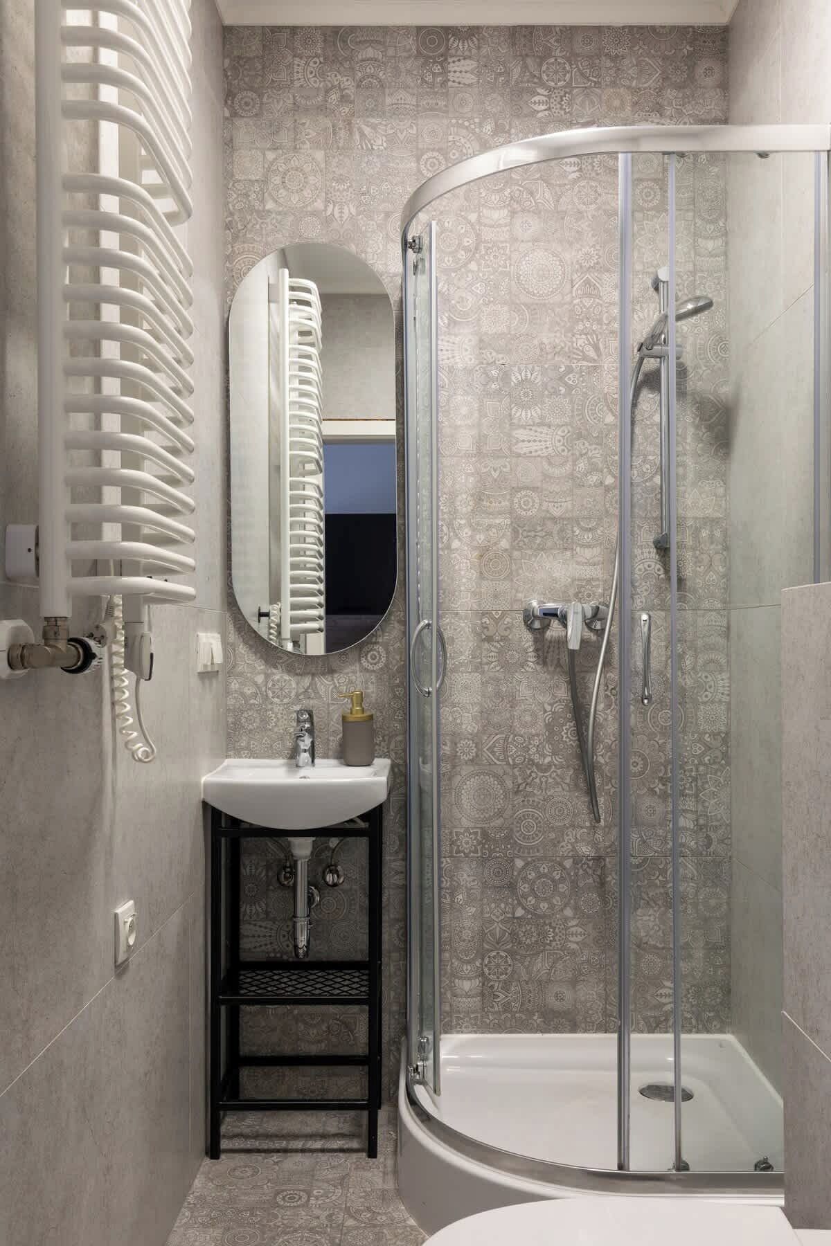 Shower, hair dryer, shampoo