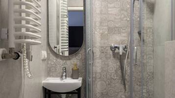 Shower, hair dryer, shampoo