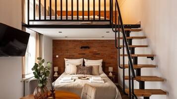Iron/ironing board, travel cot, WiFi, bed sheets