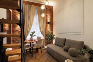 TV - L23 Boutique 17 | City Center (Kraków)