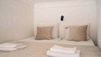 Iron/ironing board, travel cot, WiFi, bed sheets