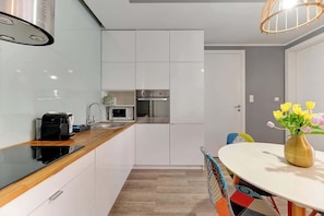 Kühlschrank, Ofen, Herdplatte, Geschirrspüler