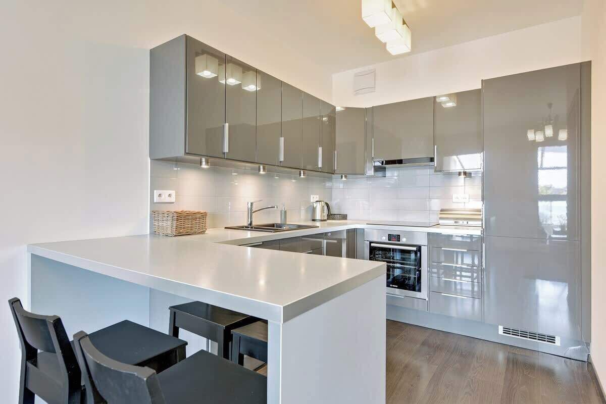 Fridge, oven, stovetop, dishwasher