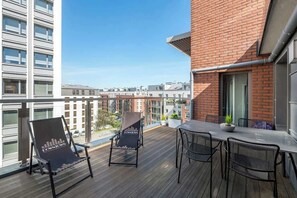 Outdoor dining - Waterlane A22A | Terrace with a view | Spa & Pool (Gdańsk)
