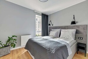 Bügeleisen/Bügelbrett, Reisekinderbett, WLAN, Bettwäsche
