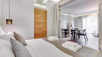 Iron/ironing board, travel crib, WiFi, bed sheets