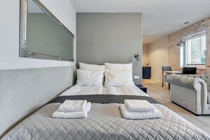 Iron/ironing board, travel cot, WiFi - Chmielna 53 with Balcony | City Center (Gdańsk)