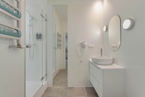 Bathroom - Spa, Pool & Gym | River View | Waterlane D3 (Gdańsk)