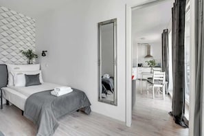 Bügeleisen/Bügelbrett, Reisekinderbett, WLAN, Bettwäsche