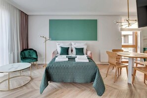 Bügeleisen/Bügelbrett, Reisekinderbett, WLAN, Bettwäsche