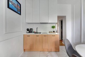 Coffee/tea maker, fridge, stovetop, dishwasher - Chlebnicka | Main Old Town | Pleasant Stay (Gdańsk)