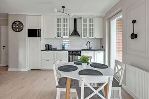 Dining - Near Old Town & Marina | Angielska Grobla 23A (Gdańsk)