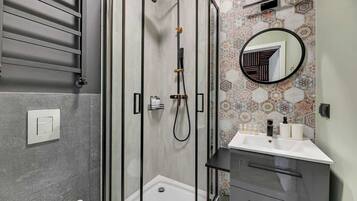Shower, hair dryer, shampoo