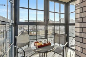 Dining - Dwie Motławy 31 with Loggia | River View (Gdańsk)