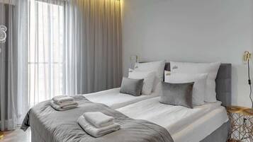 Iron/ironing board, travel crib, WiFi, bed sheets