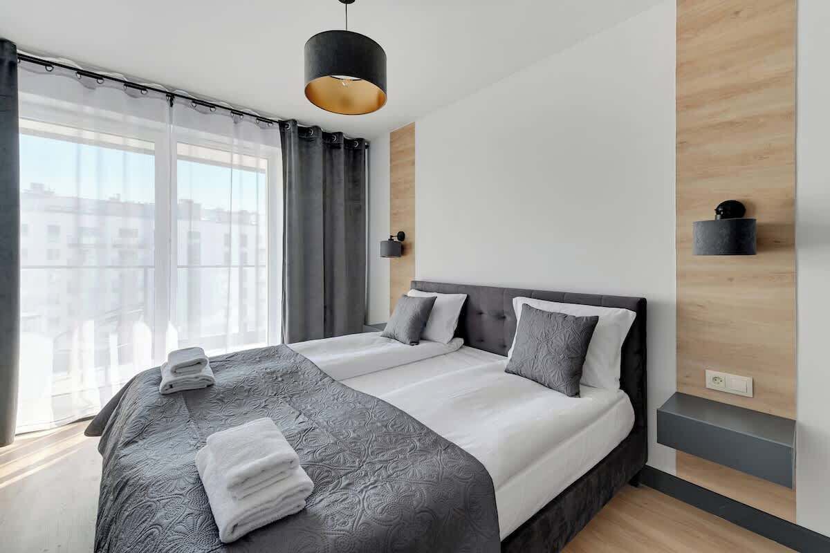Iron/ironing board, travel cot, WiFi, bed sheets