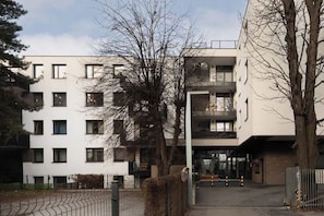 Exterior - Vistula View — Riva Verona | Parking (Kraków)