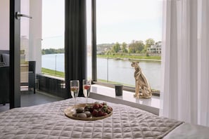 Iron/ironing board, WiFi, bed sheets - Vistula View — Riva Verona | Parking (Kraków)