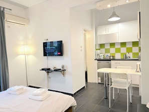 Room - Cozy Studio Near City Center I Walk to Metro (Athina)