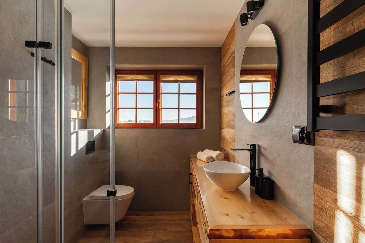 Dusche, Haartrockner, Shampoo