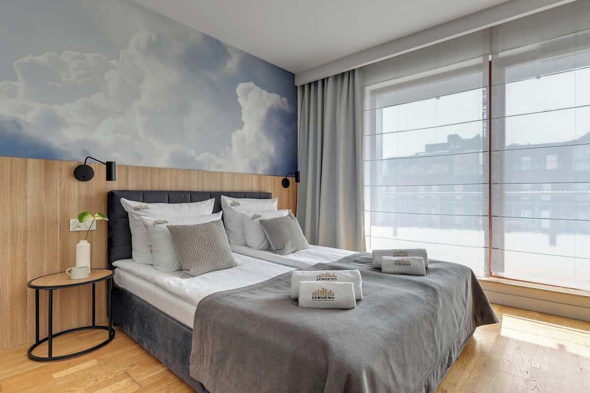 Iron/ironing board, travel crib, WiFi, bed sheets