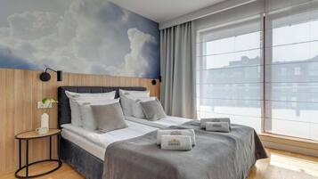 Iron/ironing board, travel crib, WiFi, bed sheets