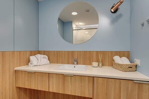 Dusche, Haartrockner, Shampoo
