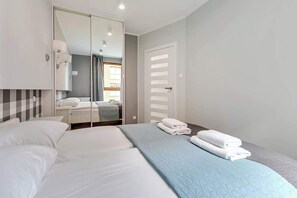 Iron/ironing board, travel cot, WiFi, bed sheets - Aura 99B | Riverside | City Center (Gdańsk)