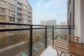 Outdoor dining - Aura III 14 | Riverside | City Center & Parking (Gdańsk)