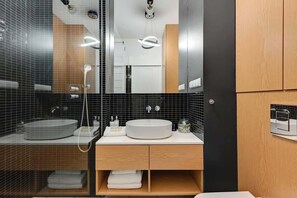Dusche, Haartrockner, Shampoo