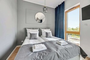 Bügeleisen/Bügelbrett, Reisekinderbett, WLAN