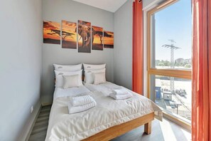Ferros/tábuas de passar roupa, berço de viagem, Wi-Fi, roupa de cama