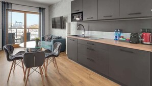 Coffee/tea maker, fridge, microwave, stovetop - Nadmotławie 83 | Riverside | Sauna & Gym (Gdańsk)