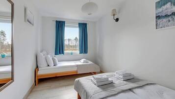 Iron/ironing board, WiFi, bed sheets