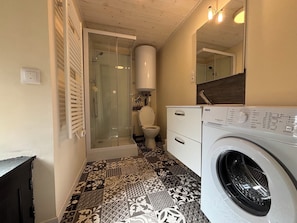 Bathroom - Vrbo Property (Olliergues)