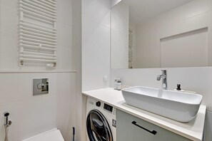 Bathroom - City Center | near Gdansk Shipyard | Aura IV 25 (Gdańsk)