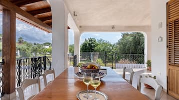 Outdoor dining