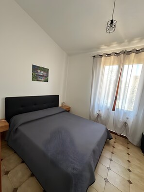 Room - Villa 'Casa di Zoe' with Private Terrace, Wi-Fi, and Air Conditioning (Partinico)