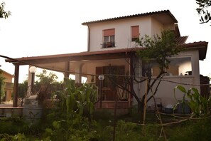Exterior - Villa 'Casa di Zoe' with Private Terrace, Wi-Fi, and Air Conditioning (Partinico)