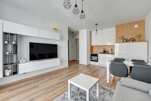 TV - Letnica 156 with Balcony | Perfect Stay (Gdańsk)