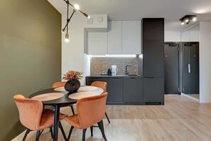 Dining - Dwie Motławy 25 | Riverside | Perfect Stay (Gdańsk)