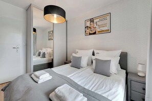 Bügeleisen/Bügelbrett, Reisekinderbett, WLAN, Bettwäsche