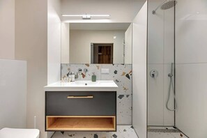 Shower, hair dryer, shampoo - City Center | near Gdansk Shipyard | Aura IV 43A (Gdańsk)