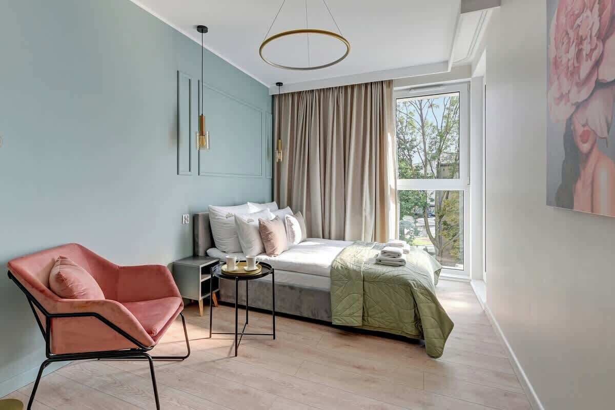 Iron/ironing board, travel cot, WiFi, bed sheets