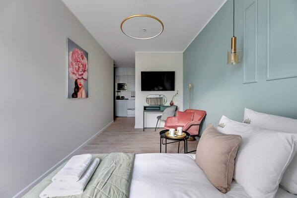 Iron/ironing board, travel cot, WiFi, bed sheets