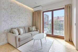 TV - Aura III 12 | Riverside | City Center & Parking (Gdańsk)